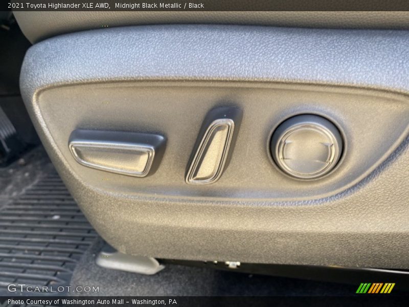 Midnight Black Metallic / Black 2021 Toyota Highlander XLE AWD