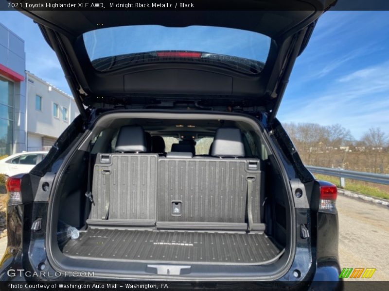 Midnight Black Metallic / Black 2021 Toyota Highlander XLE AWD