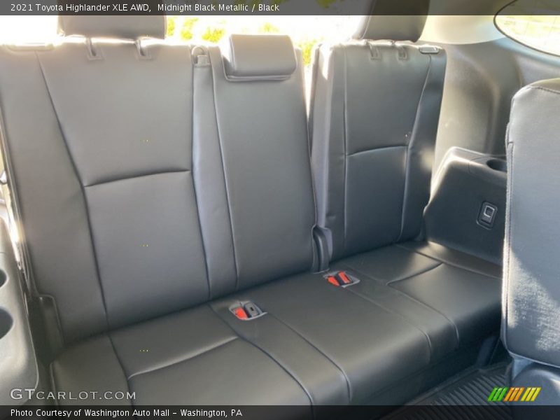 Midnight Black Metallic / Black 2021 Toyota Highlander XLE AWD