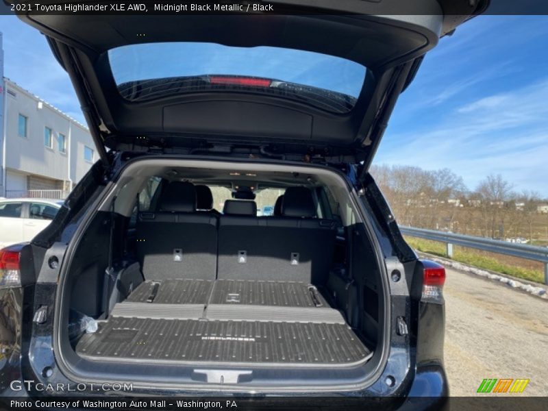 Midnight Black Metallic / Black 2021 Toyota Highlander XLE AWD