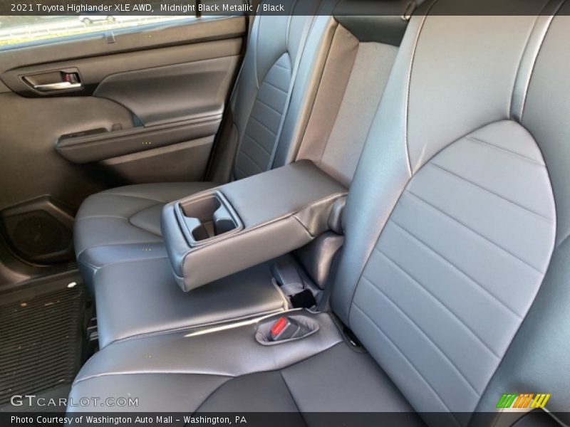 Midnight Black Metallic / Black 2021 Toyota Highlander XLE AWD