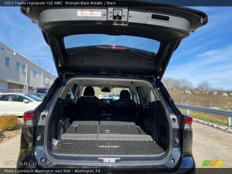 Midnight Black Metallic / Black 2021 Toyota Highlander XLE AWD