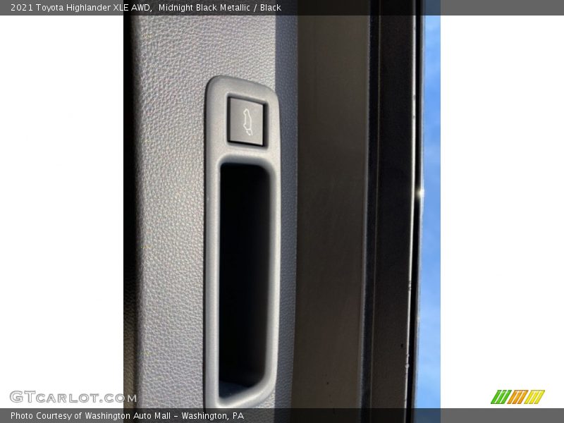 Midnight Black Metallic / Black 2021 Toyota Highlander XLE AWD