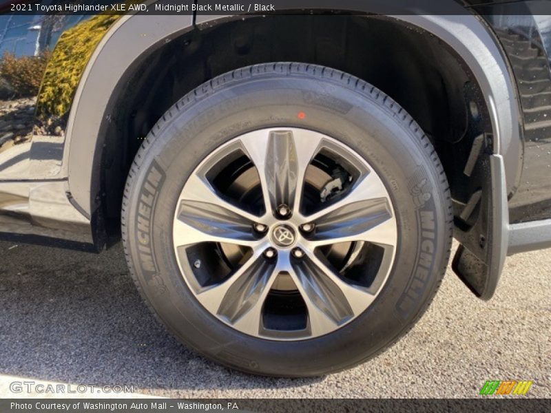 Midnight Black Metallic / Black 2021 Toyota Highlander XLE AWD