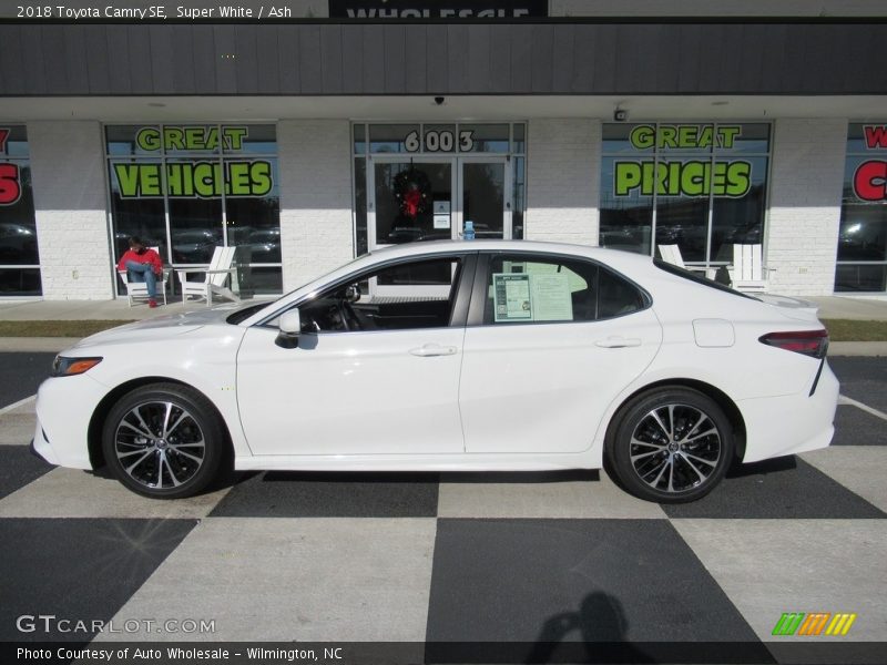 Super White / Ash 2018 Toyota Camry SE