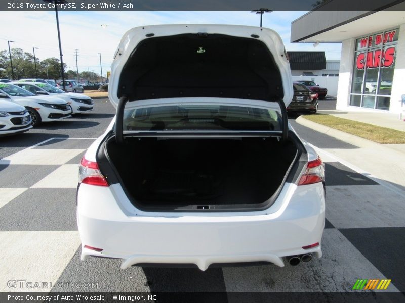 Super White / Ash 2018 Toyota Camry SE
