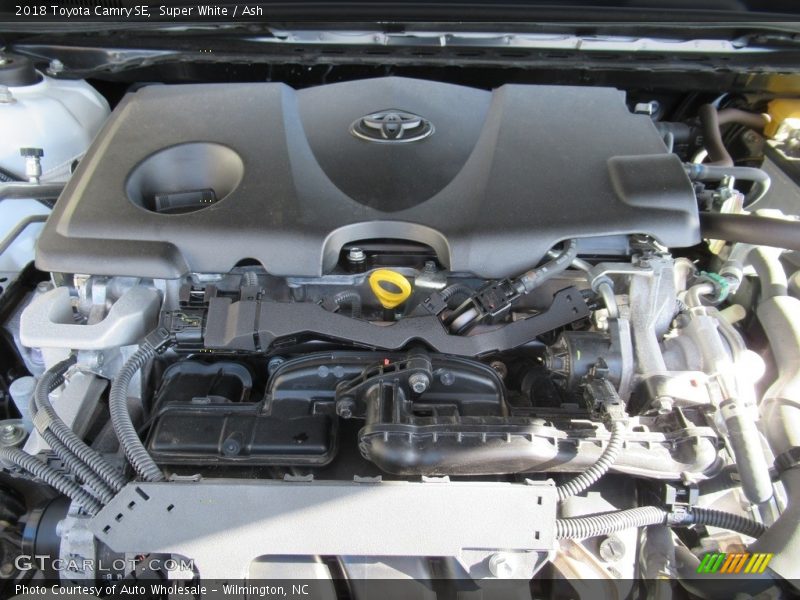 Super White / Ash 2018 Toyota Camry SE