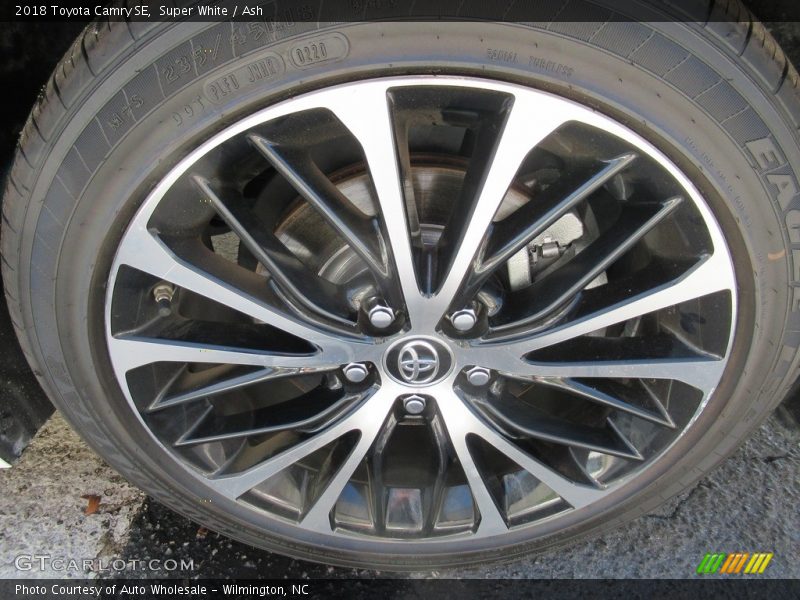 Super White / Ash 2018 Toyota Camry SE