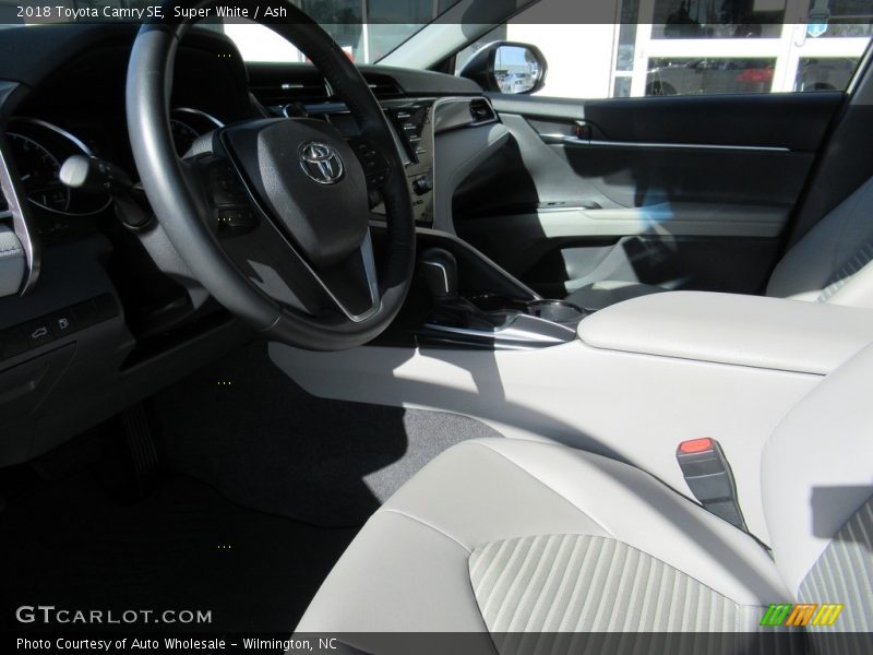Super White / Ash 2018 Toyota Camry SE