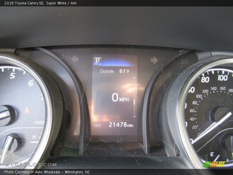 Super White / Ash 2018 Toyota Camry SE