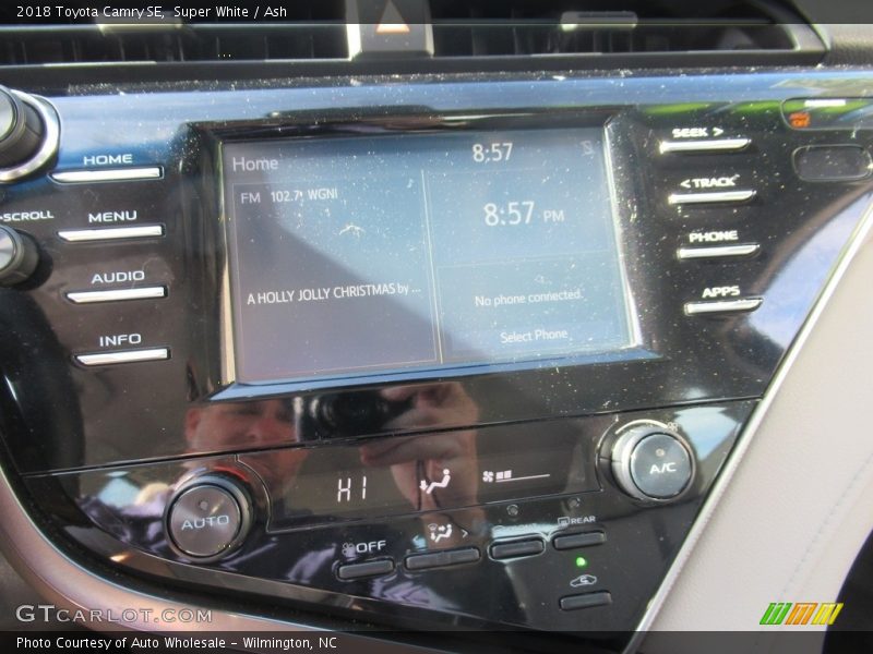 Super White / Ash 2018 Toyota Camry SE