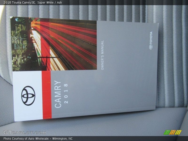 Super White / Ash 2018 Toyota Camry SE