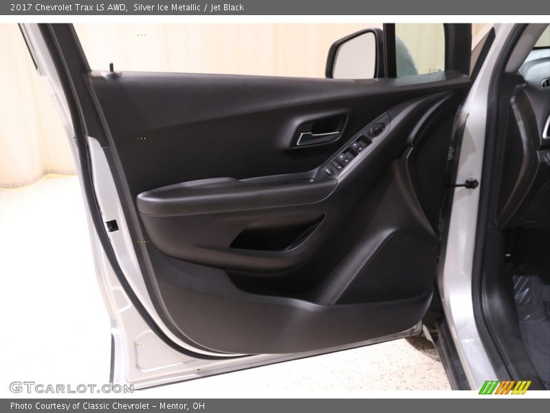Silver Ice Metallic / Jet Black 2017 Chevrolet Trax LS AWD