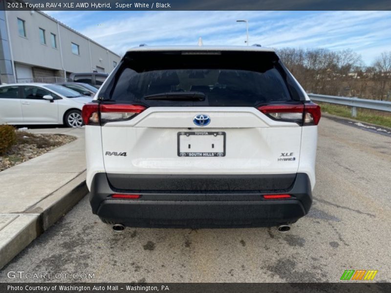 Super White / Black 2021 Toyota RAV4 XLE AWD Hybrid