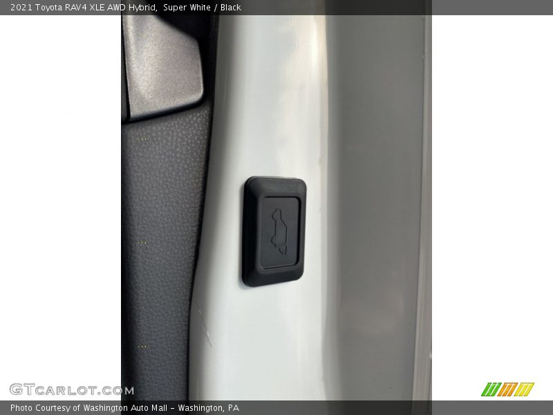 Super White / Black 2021 Toyota RAV4 XLE AWD Hybrid
