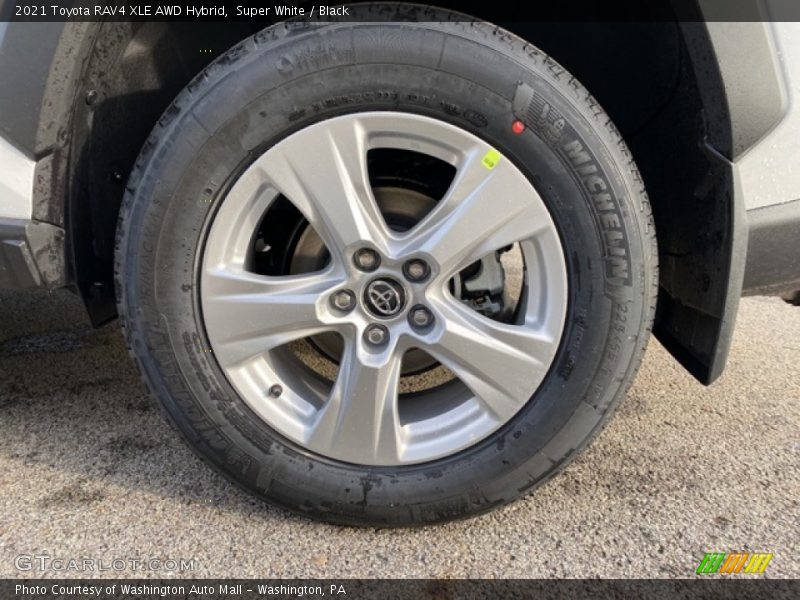 Super White / Black 2021 Toyota RAV4 XLE AWD Hybrid