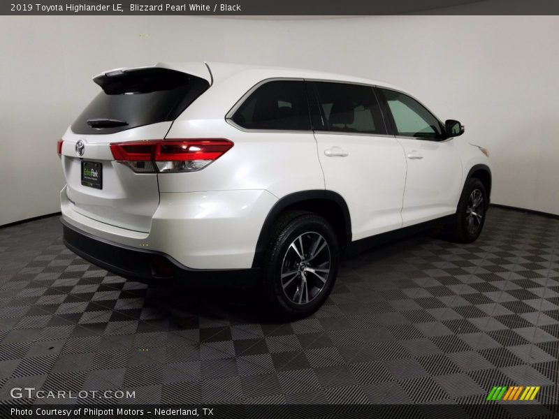 Blizzard Pearl White / Black 2019 Toyota Highlander LE