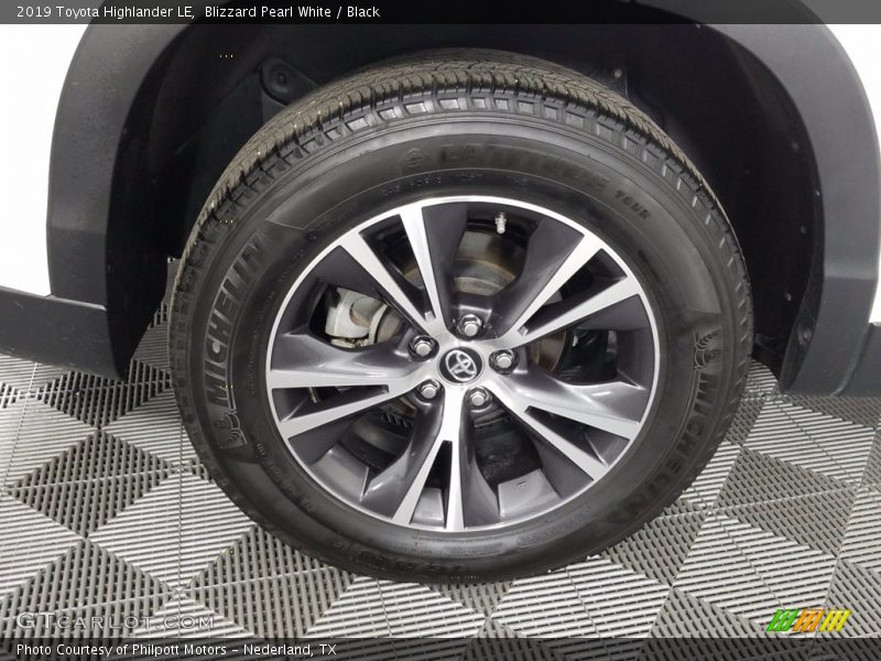 Blizzard Pearl White / Black 2019 Toyota Highlander LE