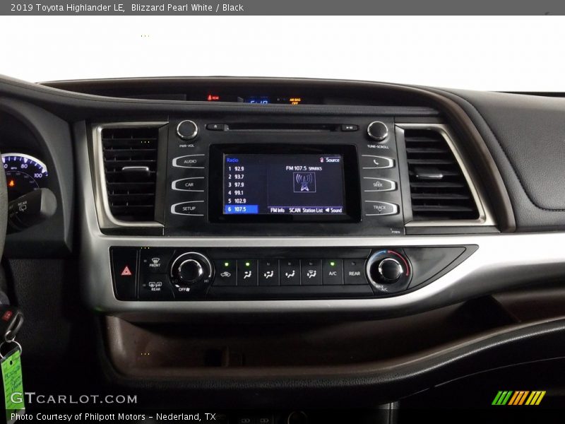 Blizzard Pearl White / Black 2019 Toyota Highlander LE