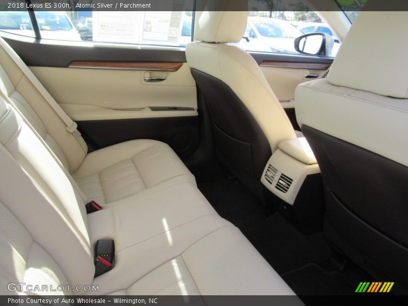 Atomic Silver / Parchment 2018 Lexus ES 300h