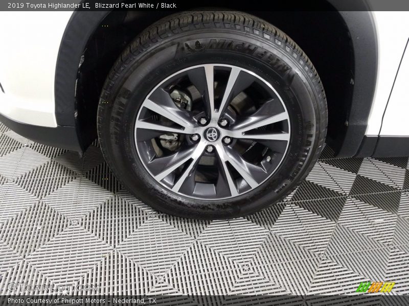 Blizzard Pearl White / Black 2019 Toyota Highlander LE