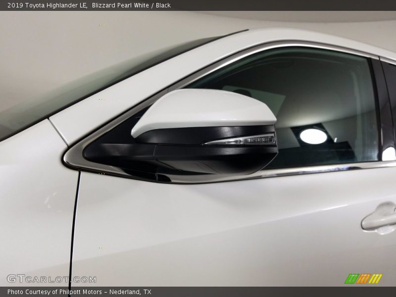 Blizzard Pearl White / Black 2019 Toyota Highlander LE