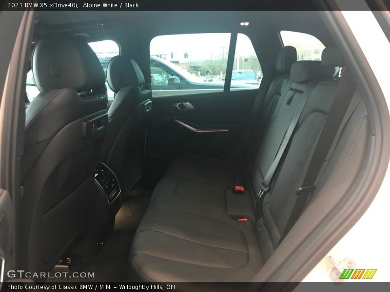 Alpine White / Black 2021 BMW X5 xDrive40i