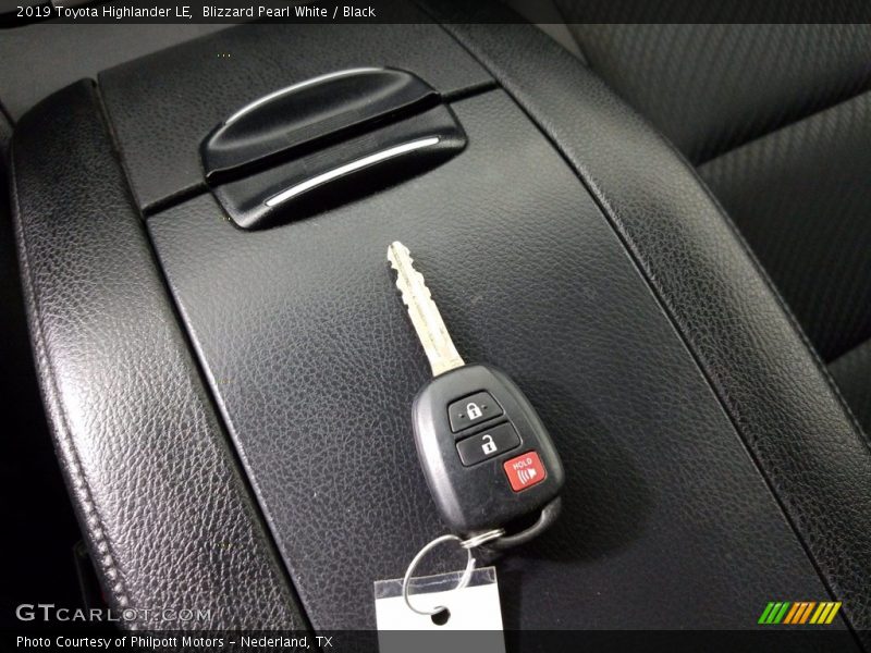 Blizzard Pearl White / Black 2019 Toyota Highlander LE