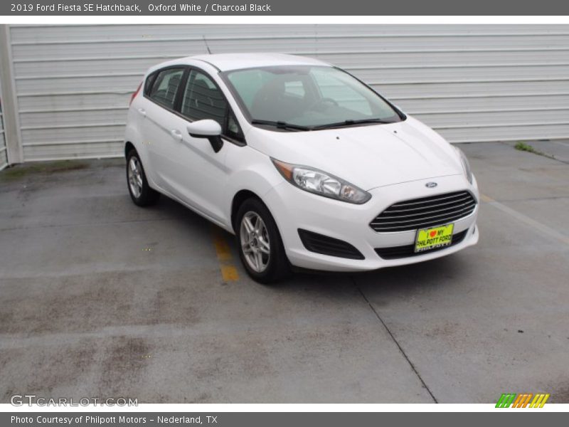 Oxford White / Charcoal Black 2019 Ford Fiesta SE Hatchback