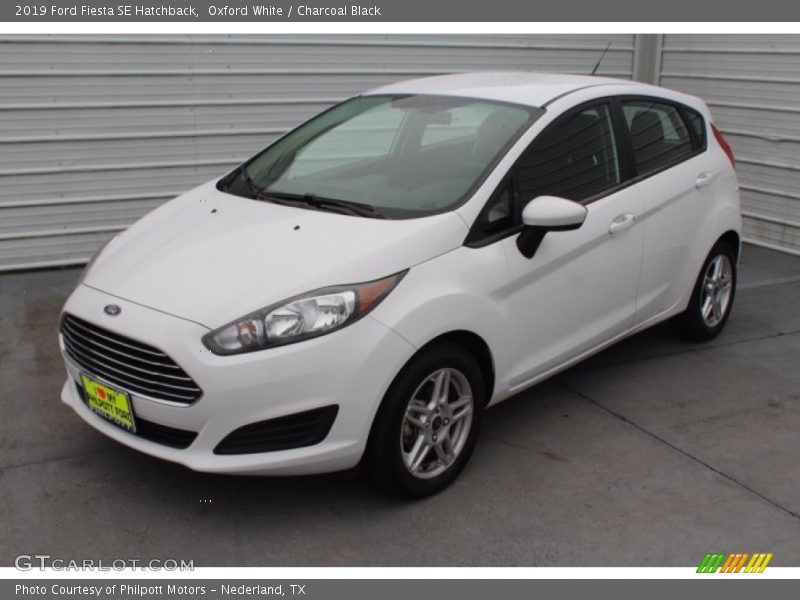 Oxford White / Charcoal Black 2019 Ford Fiesta SE Hatchback