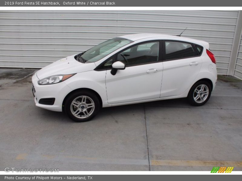 Oxford White / Charcoal Black 2019 Ford Fiesta SE Hatchback