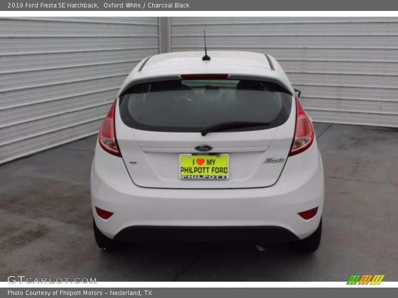 Oxford White / Charcoal Black 2019 Ford Fiesta SE Hatchback