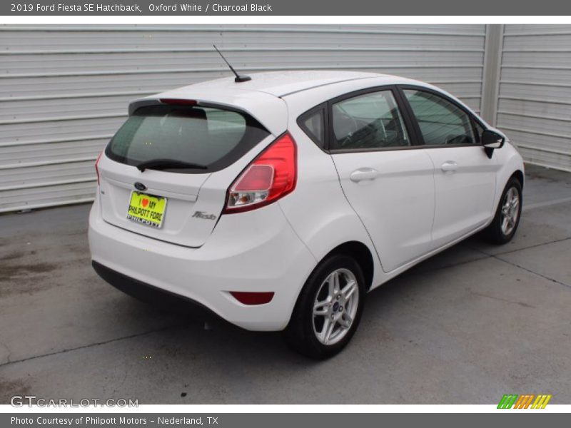 Oxford White / Charcoal Black 2019 Ford Fiesta SE Hatchback