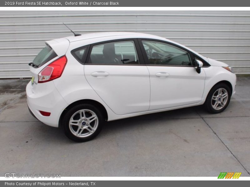 Oxford White / Charcoal Black 2019 Ford Fiesta SE Hatchback