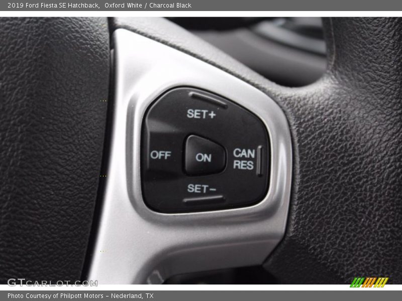 Oxford White / Charcoal Black 2019 Ford Fiesta SE Hatchback