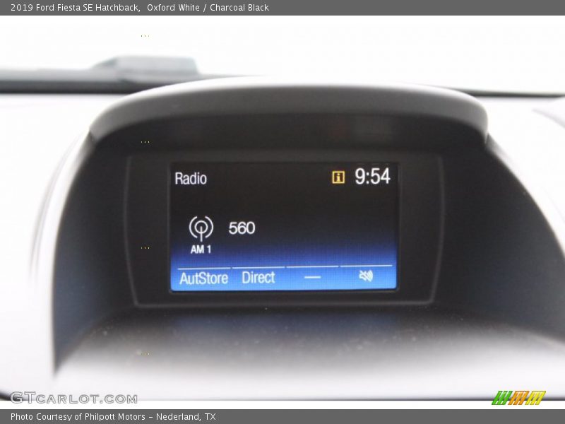 Oxford White / Charcoal Black 2019 Ford Fiesta SE Hatchback