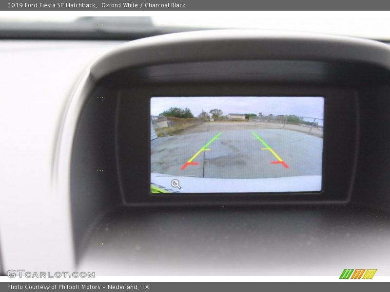 Oxford White / Charcoal Black 2019 Ford Fiesta SE Hatchback