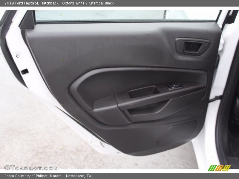 Oxford White / Charcoal Black 2019 Ford Fiesta SE Hatchback