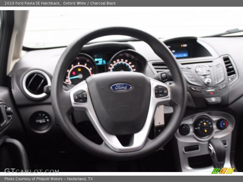 Oxford White / Charcoal Black 2019 Ford Fiesta SE Hatchback