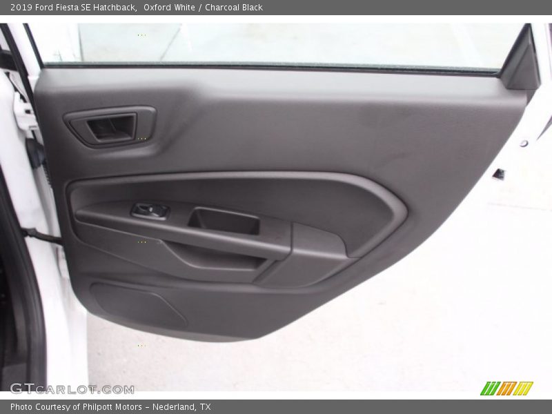 Oxford White / Charcoal Black 2019 Ford Fiesta SE Hatchback