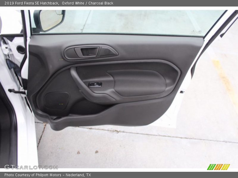 Oxford White / Charcoal Black 2019 Ford Fiesta SE Hatchback