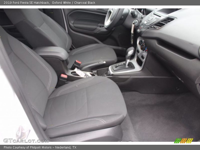 Oxford White / Charcoal Black 2019 Ford Fiesta SE Hatchback