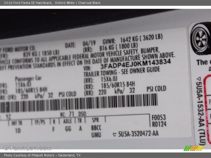 Oxford White / Charcoal Black 2019 Ford Fiesta SE Hatchback