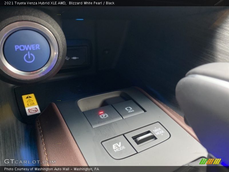 Blizzard White Pearl / Black 2021 Toyota Venza Hybrid XLE AWD