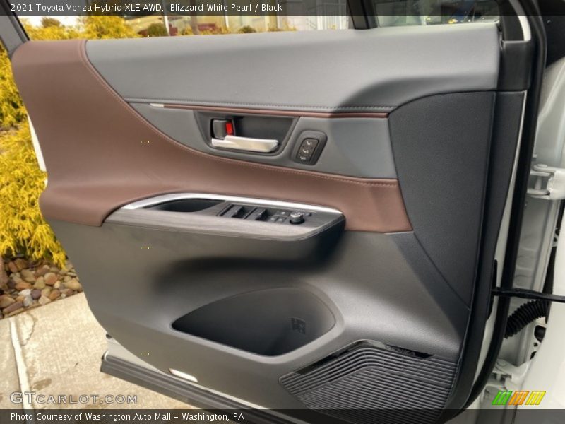 Blizzard White Pearl / Black 2021 Toyota Venza Hybrid XLE AWD