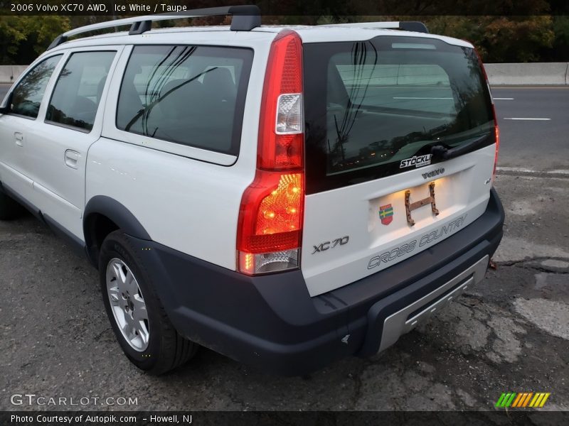 Ice White / Taupe 2006 Volvo XC70 AWD