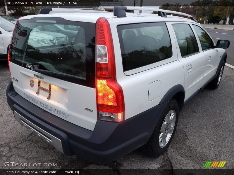 Ice White / Taupe 2006 Volvo XC70 AWD