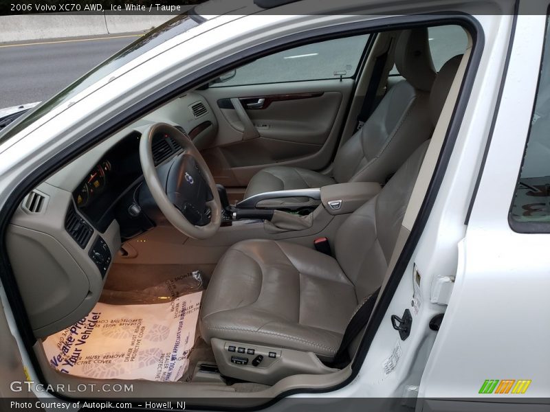 Ice White / Taupe 2006 Volvo XC70 AWD