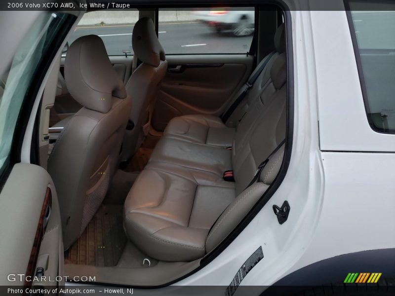 Ice White / Taupe 2006 Volvo XC70 AWD