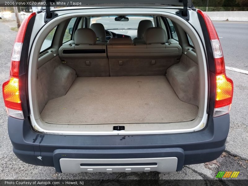 Ice White / Taupe 2006 Volvo XC70 AWD